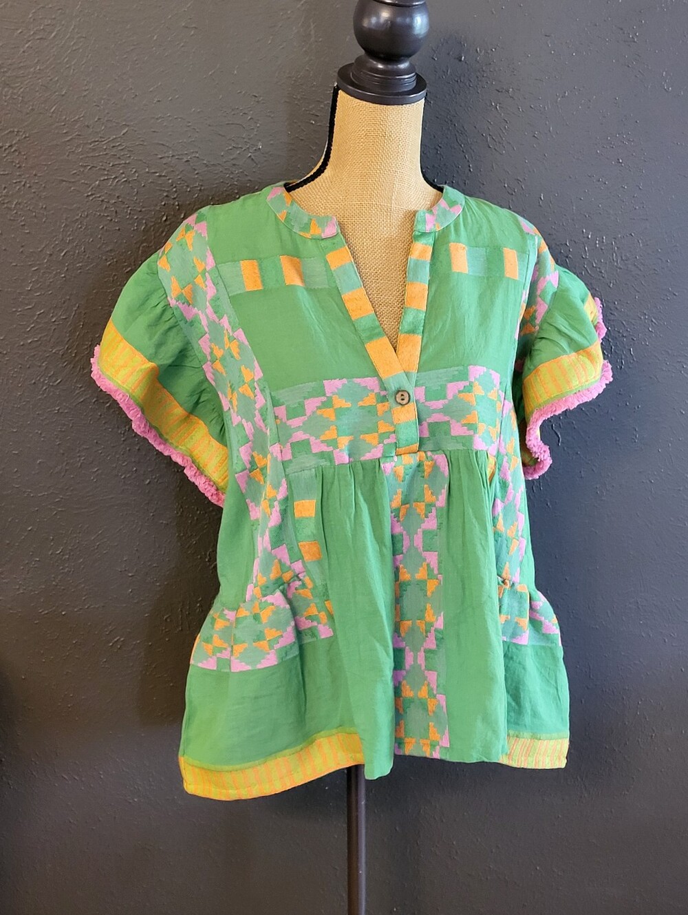 Ivy Jane Xlarge Green Woven V-neck Top Orange/Pink Woven Geometric Design